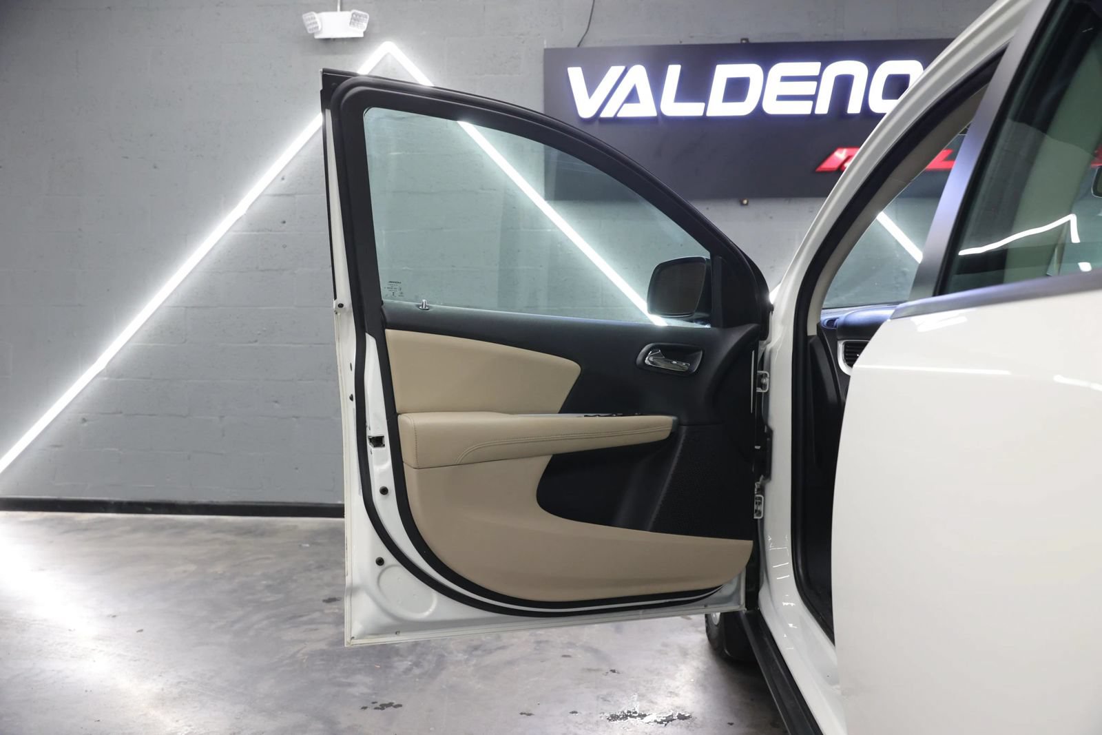 Used 2015 Dodge Journey American Value Package w/ Flexible Seating Group FWD image 39