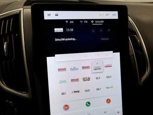 Certified 2023 Ford Edge SE image 3