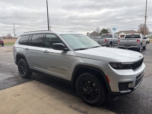 New 2025 Jeep Grand Cherokee L Altitude image 8