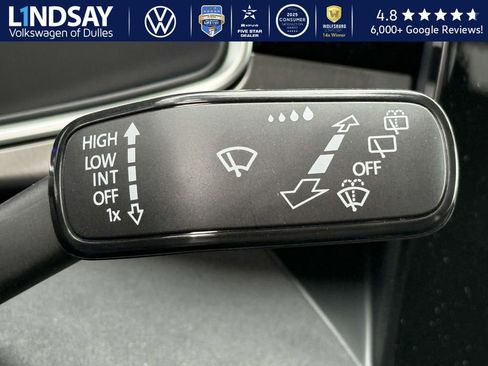 New 2025 Volkswagen Taos SE image 18