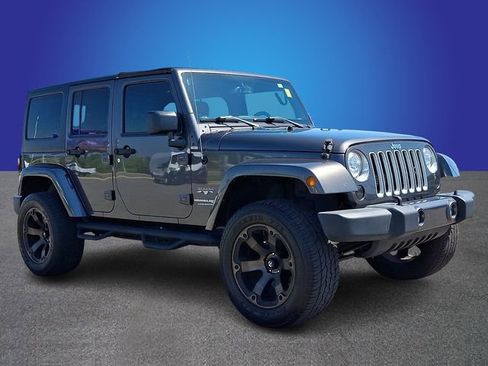 Used 2018 Jeep Wrangler Unlimited Sahara w/ Connectivity Group AWD/4WD image 3