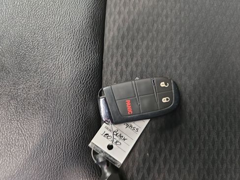 Used 2024 Jeep Compass Latitude image 35