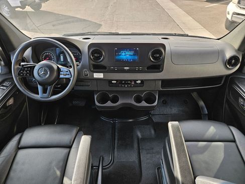 Used 2024 Mercedes-Benz Sprinter 2500 image 29