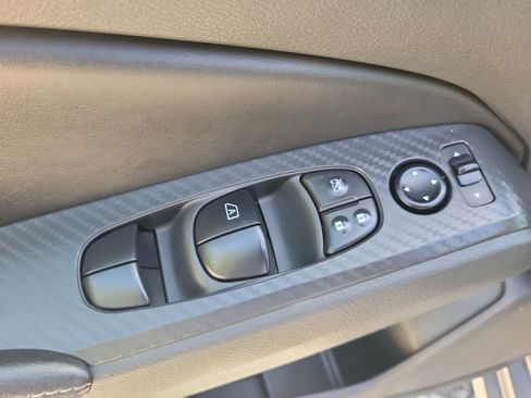 Used 2024 Nissan Altima 2.5 SV FWD image 18