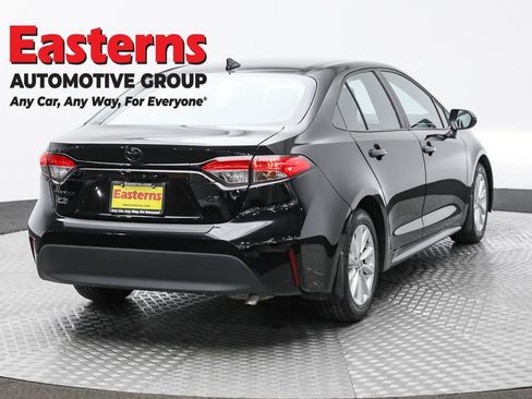 Used 2023 Toyota Corolla LE w/ LE Convenience Package image 5