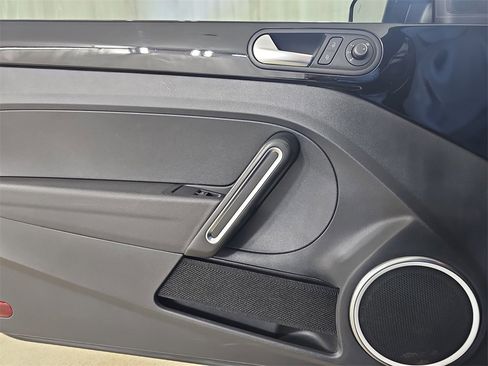 Used 2019 Volkswagen Beetle 2.0T S image 31