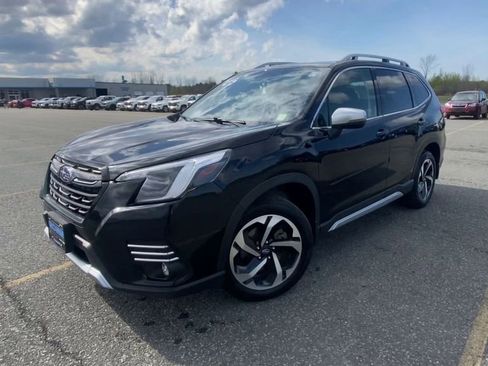 Used 2023 Subaru Forester Touring AWD/4WD image 4
