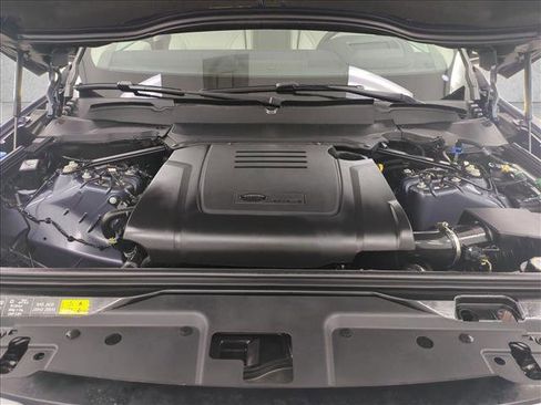 Used 2025 Land Rover Discovery S image 17