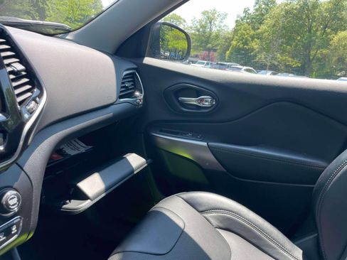 Used 2022 Jeep Cherokee Limited w/ Mopar Interior Package AWD/4WD image 34
