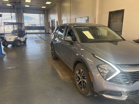 Used 2023 Kia Sportage EX image 1