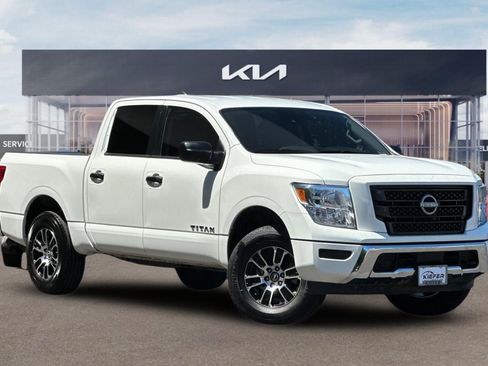 Used 2023 Nissan Titan SV AWD/4WD image 2