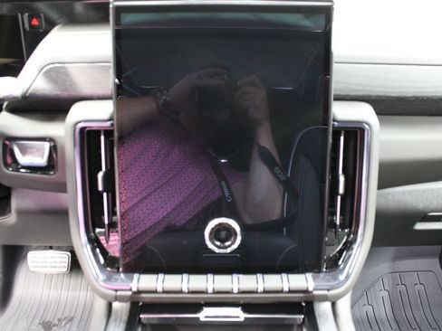 Used 2026 GMC Yukon AT4 Ultimate w/ LPO, Floor Liner Package AWD/4WD image 22
