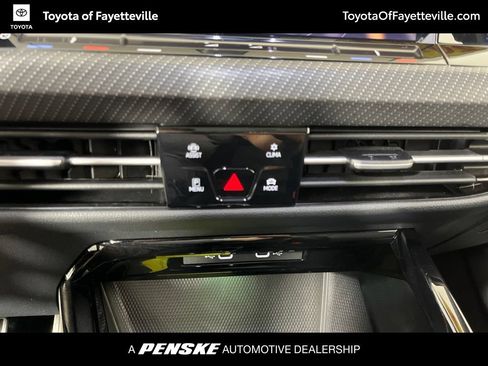 Used 2024 Volkswagen Golf R AWD/4WD image 25