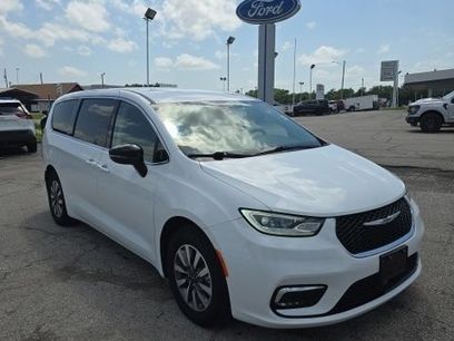 Used 2024 Chrysler Pacifica Limited