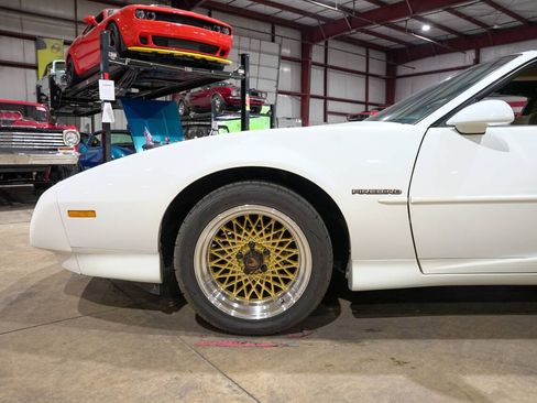 Used 1992 Pontiac Firebird Formula RWD image 3
