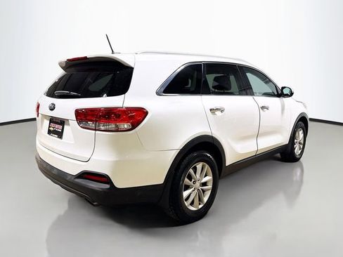 Used 2017 Kia Sorento LX image 7