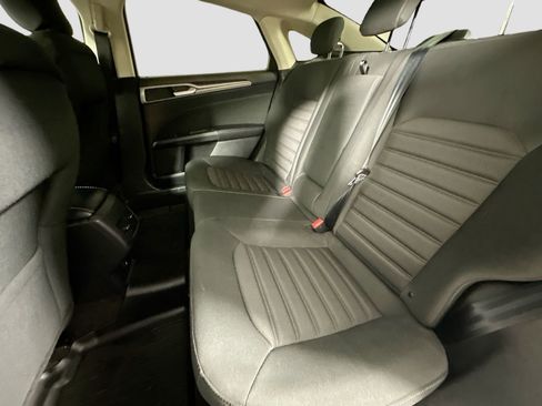 Used 2019 Ford Fusion SE image 21