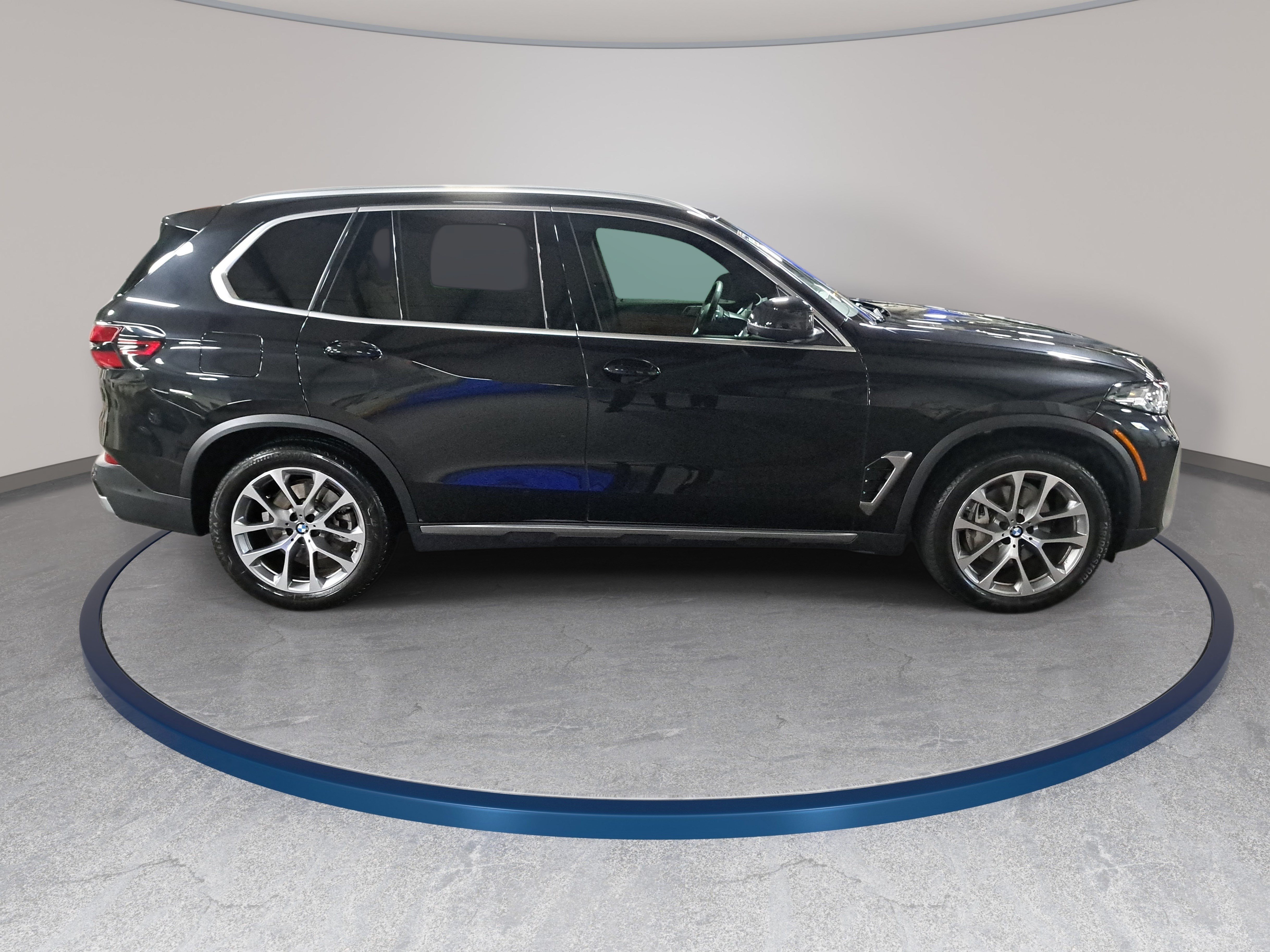 Certified 2024 BMW X5 xDrive40i w/ Parking Assistance Package AWD/4WD image 5