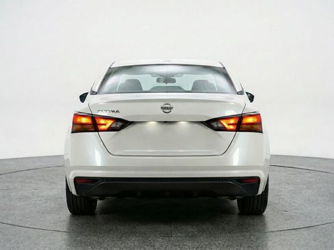 Used 2025 Nissan Altima 2.5 SV image 7