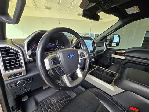 Used 2022 Ford F250 Lariat w/ Black Appearance Package image 15