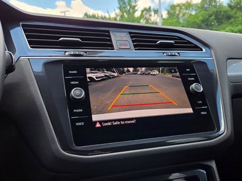 Certified 2024 Volkswagen Tiguan SE AWD/4WD image 32