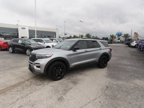 Used 2023 Ford Explorer ST-Line w/ Class IV Trailer Tow Package RWD image 2