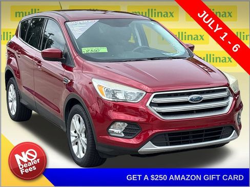 Used 2017 Ford Escape SE FWD image 1