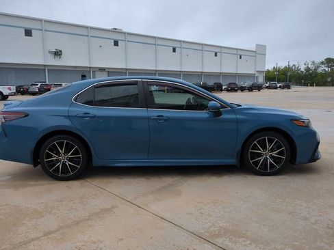 Used 2023 Toyota Camry SE image 4