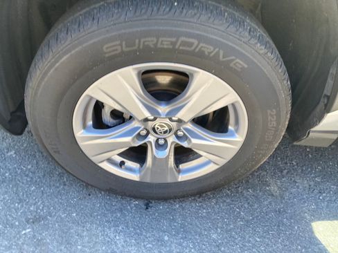 Used 2022 Toyota RAV4 XLE image 31