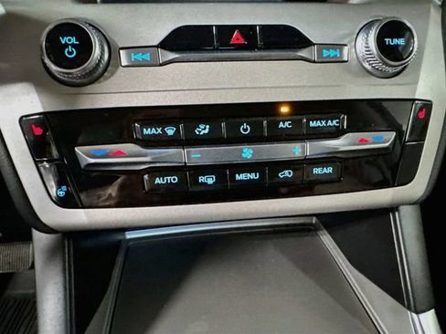 Used 2023 Ford Explorer XLT w/ Equipment Group 202A AWD/4WD image 22