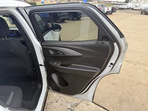 Used 2024 Chevrolet TrailBlazer LT w/ LT Cold Weather Package image 15