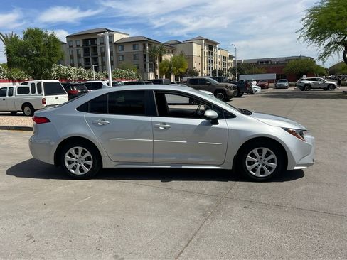 Used 2021 Toyota Corolla LE w/ Carpet Mat Package (TMS) image 2