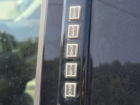 Used 2019 Ford F150 XLT w/ Equipment Group 302A Luxury AWD/4WD image 11