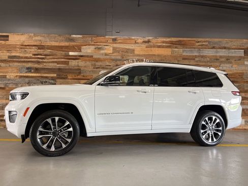 Used 2025 Jeep Grand Cherokee L Overland w/ Luxury Tech Group IV image 18