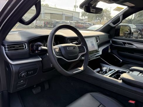 New 2025 Jeep Wagoneer L Series II AWD/4WD image 15