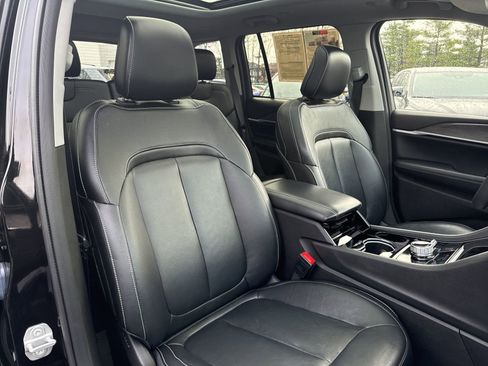 Used 2023 Jeep Grand Cherokee Limited image 17