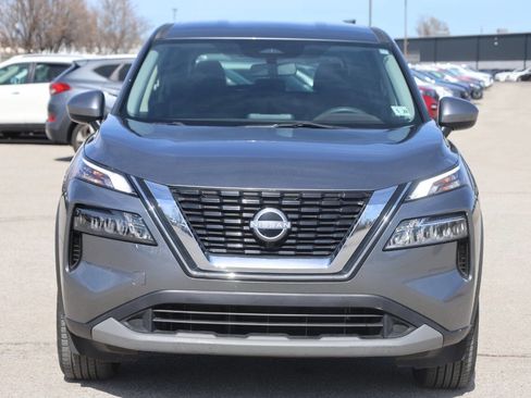 Used 2023 Nissan Rogue SV image 2