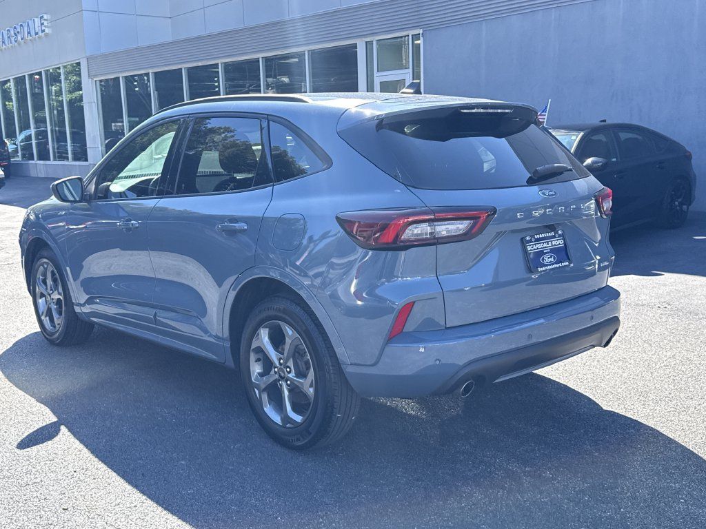 Used 2023 Ford Escape ST-Line w/ Tech Pack #1 AWD/4WD image 6