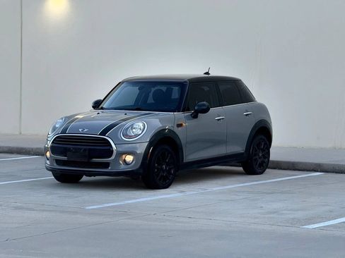 Used 2017 MINI Cooper 4-Door Hardtop FWD image 3