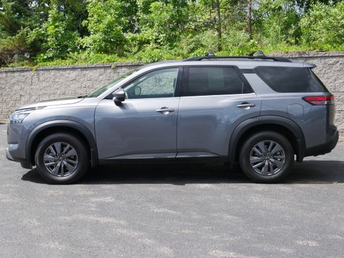 Used 2024 Nissan Pathfinder SV w/ SV Premium Package AWD/4WD image 3