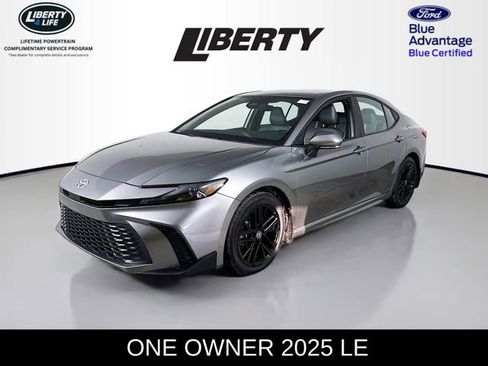 Used 2025 Toyota Camry LE image 3