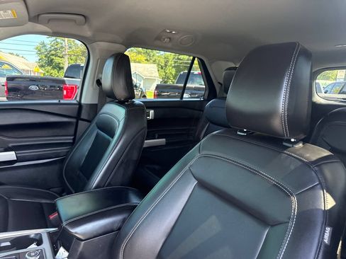 Used 2024 Ford Explorer XLT w/ Equipment Group 202A AWD/4WD image 28