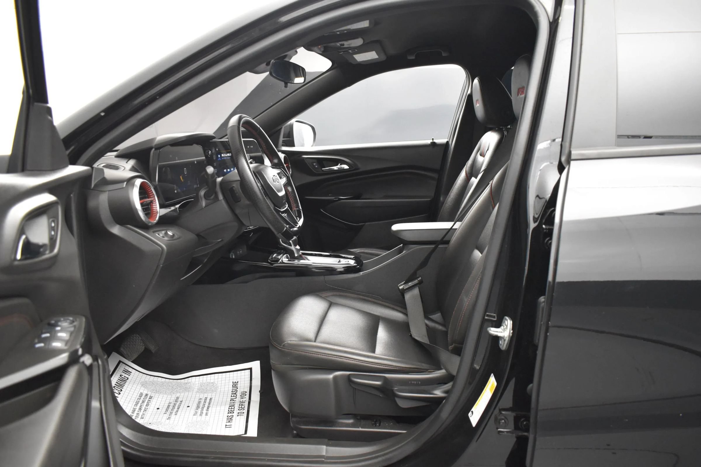 Used 2025 Chevrolet Trax RS FWD image 14