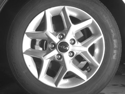 Used 2025 Kia Soul LX w/ LX Technology Package image 12