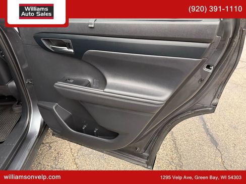 Used 2020 Toyota Highlander XLE image 16