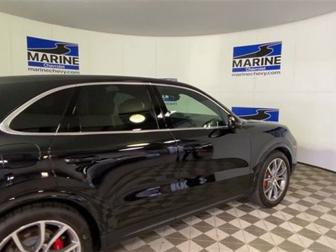 Used 2024 Porsche Cayenne S image 2