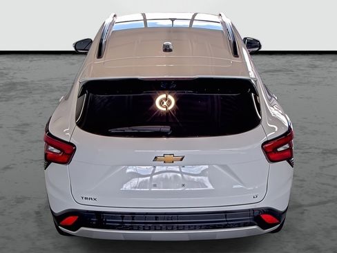 Used 2025 Chevrolet Trax LT w/ Driver Confidence Package image 3