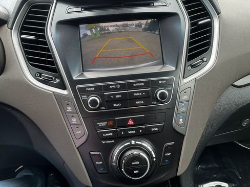Used 2017 Hyundai Santa Fe SE AWD/4WD image 18