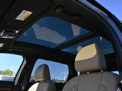 Used 2026 Kia Sorento SX Prestige w/ Olive Brown Leather Package image 9