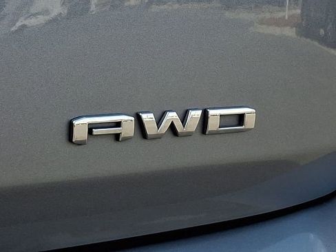 Used 2024 GMC Terrain SLT image 33